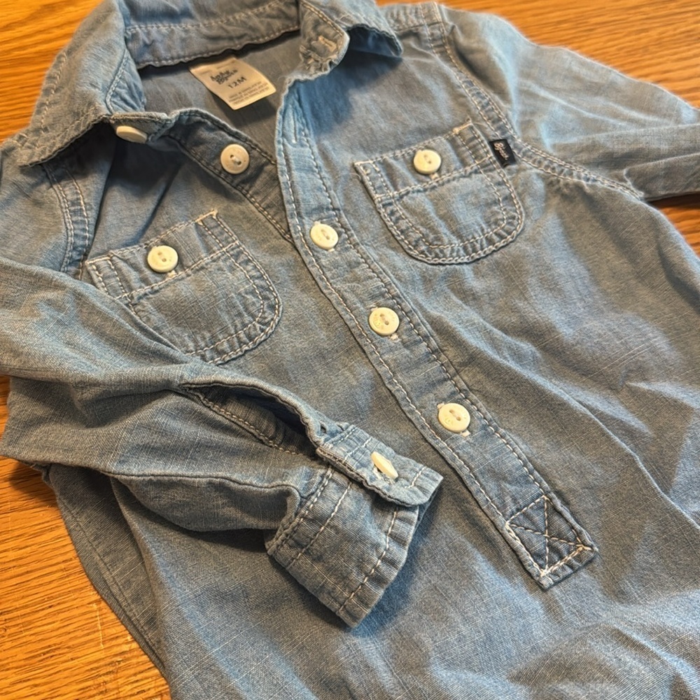 Oshkosh baby B’Gosh  Blue Denim chambray long sleeve‎ Onesie size 12 mos - Picture 4 of 4